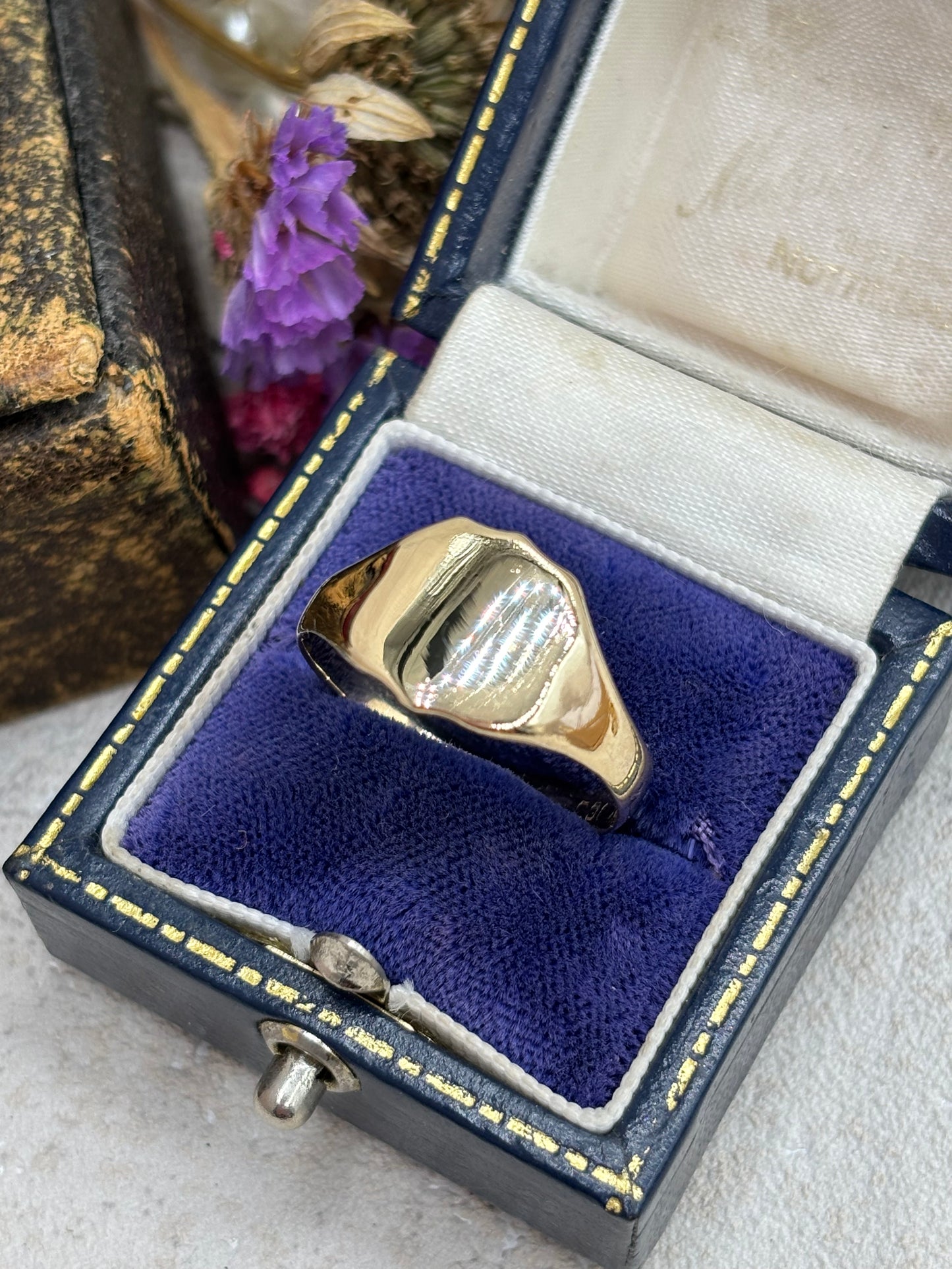 Vintage 9ct Yellow Gold Signet Ring