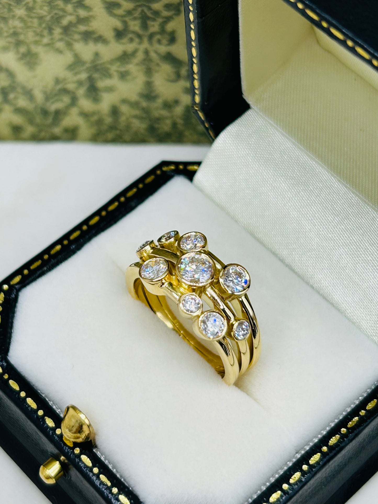 18ct Yellow Gold Diamond Bubble Ring