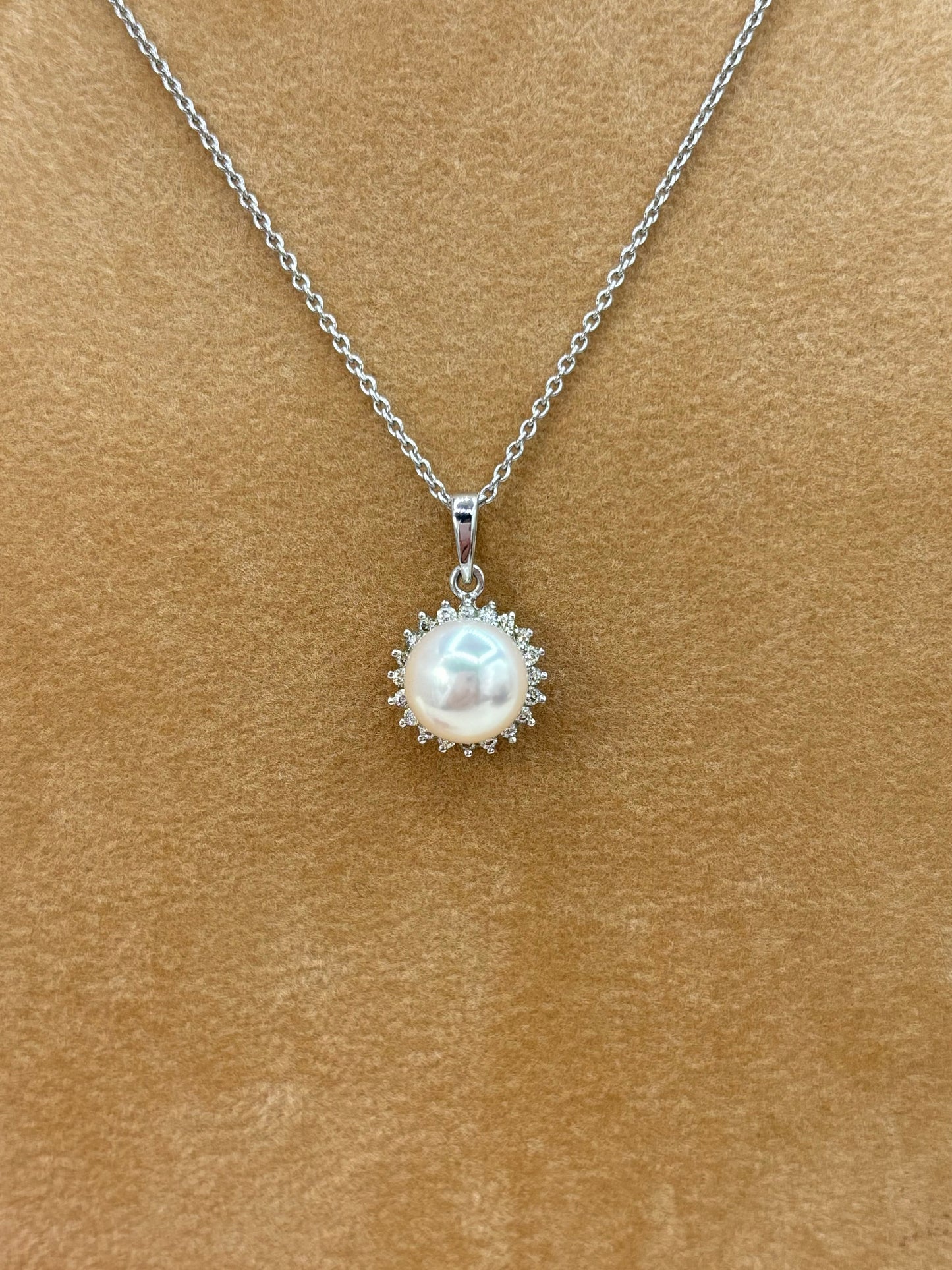 18ct White Gold Pearl and Diamond Pendant