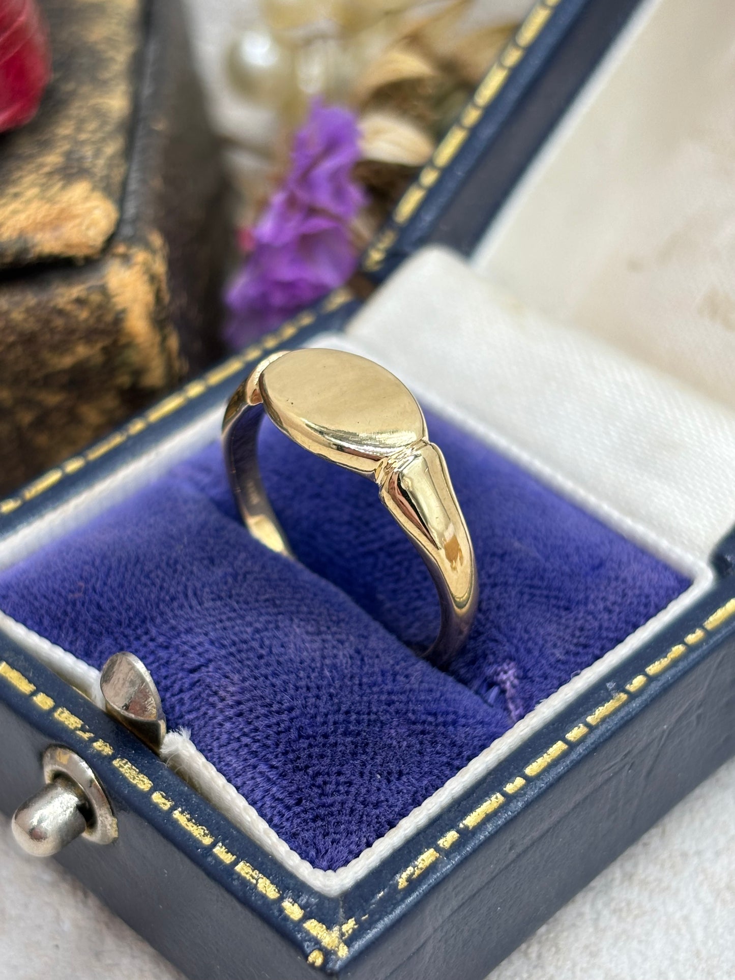 Vintage 9ct Yellow Gold Signet Ring