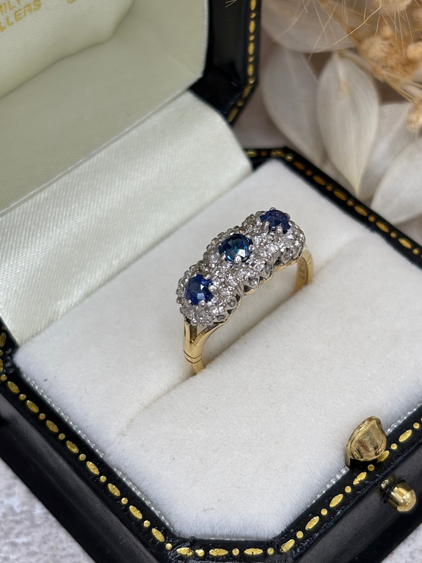 Vintage 18ct Gold Sapphire and Diamond Ring.