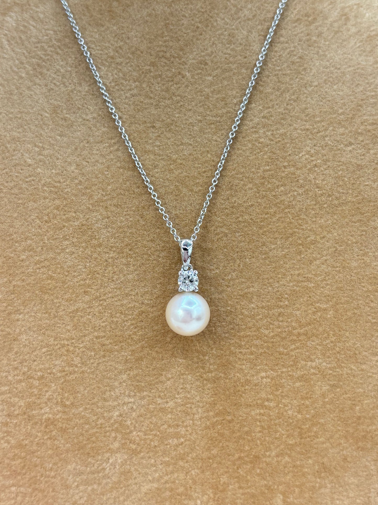 18ct White Gold Pearl and Diamond Pendant