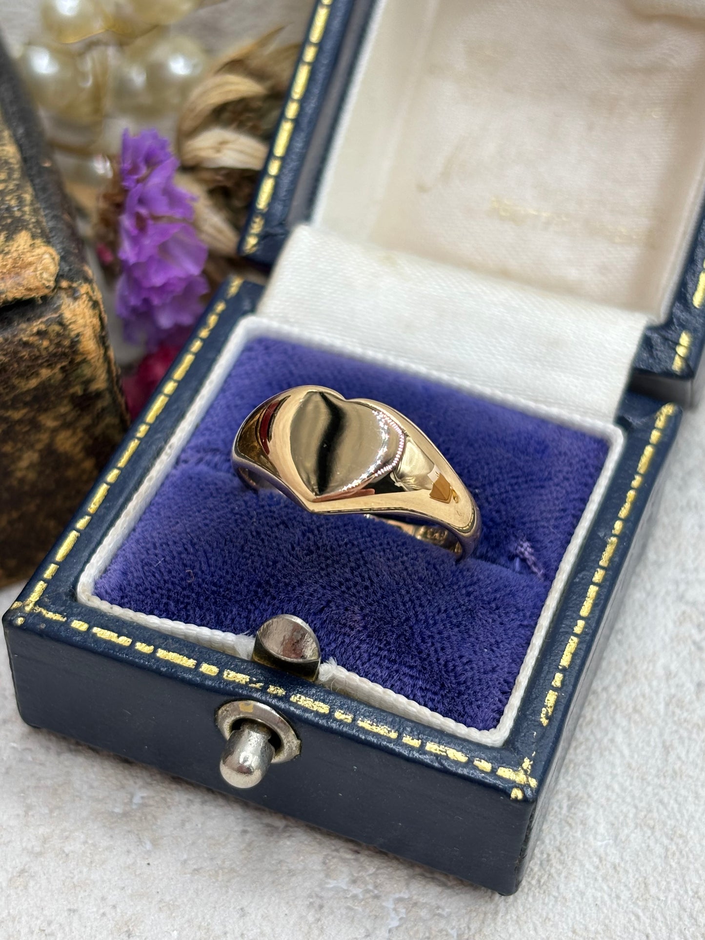 Antique 18ct Yellow Gold Heart Signet Ring