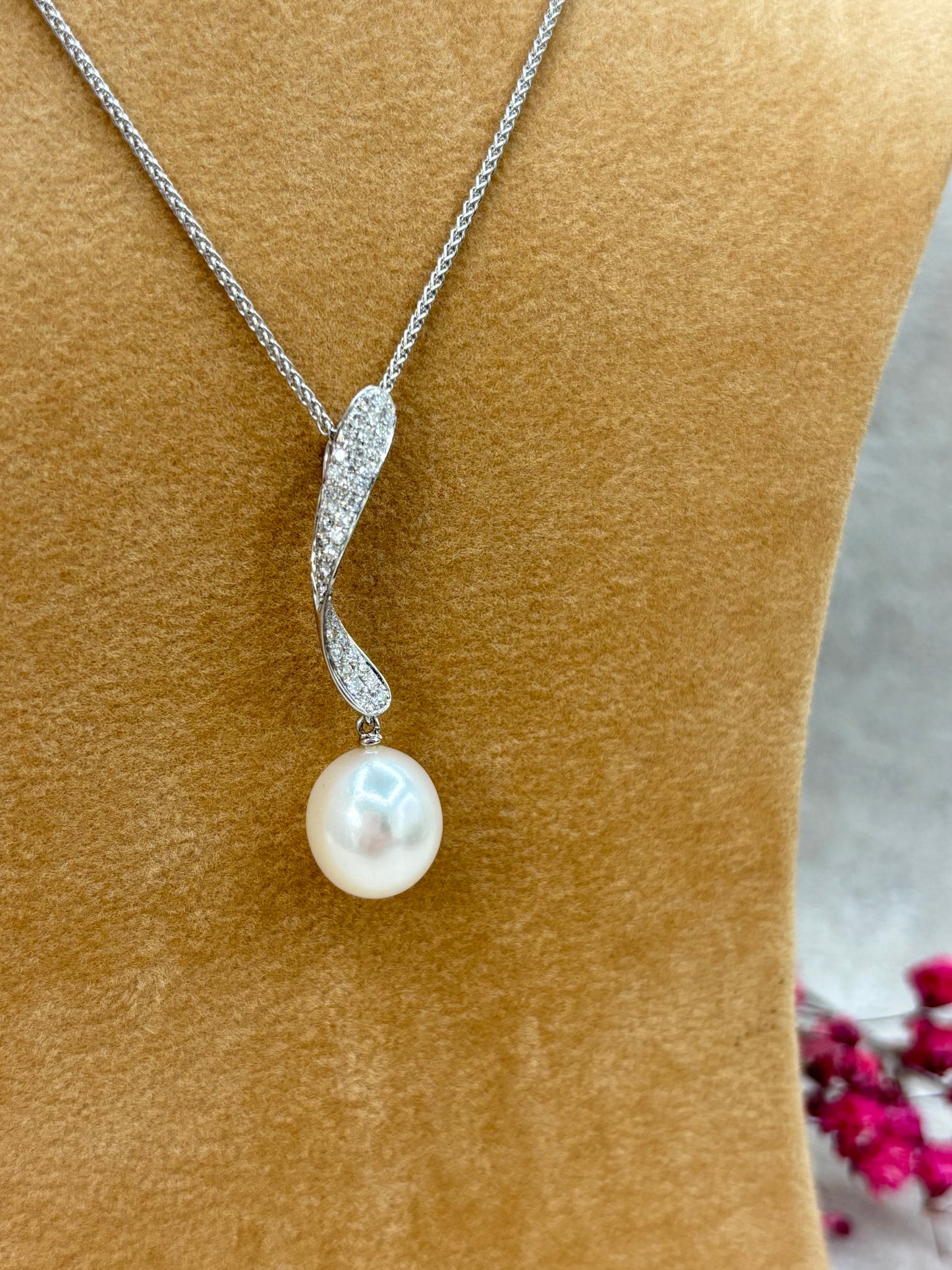 18ct White Gold Pearl and Diamond Pendant