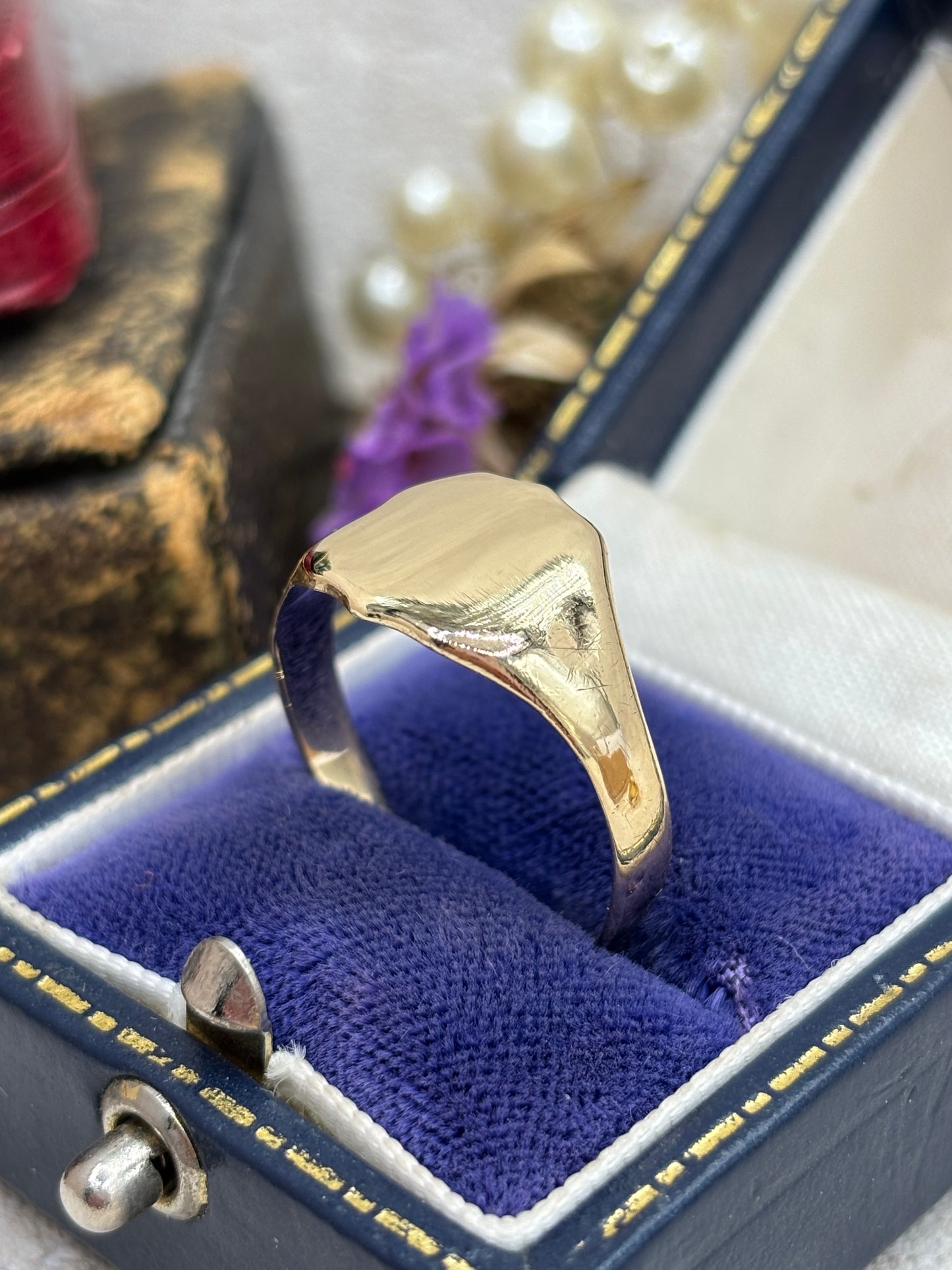 Vintage 9ct Yellow Gold Signet Ring