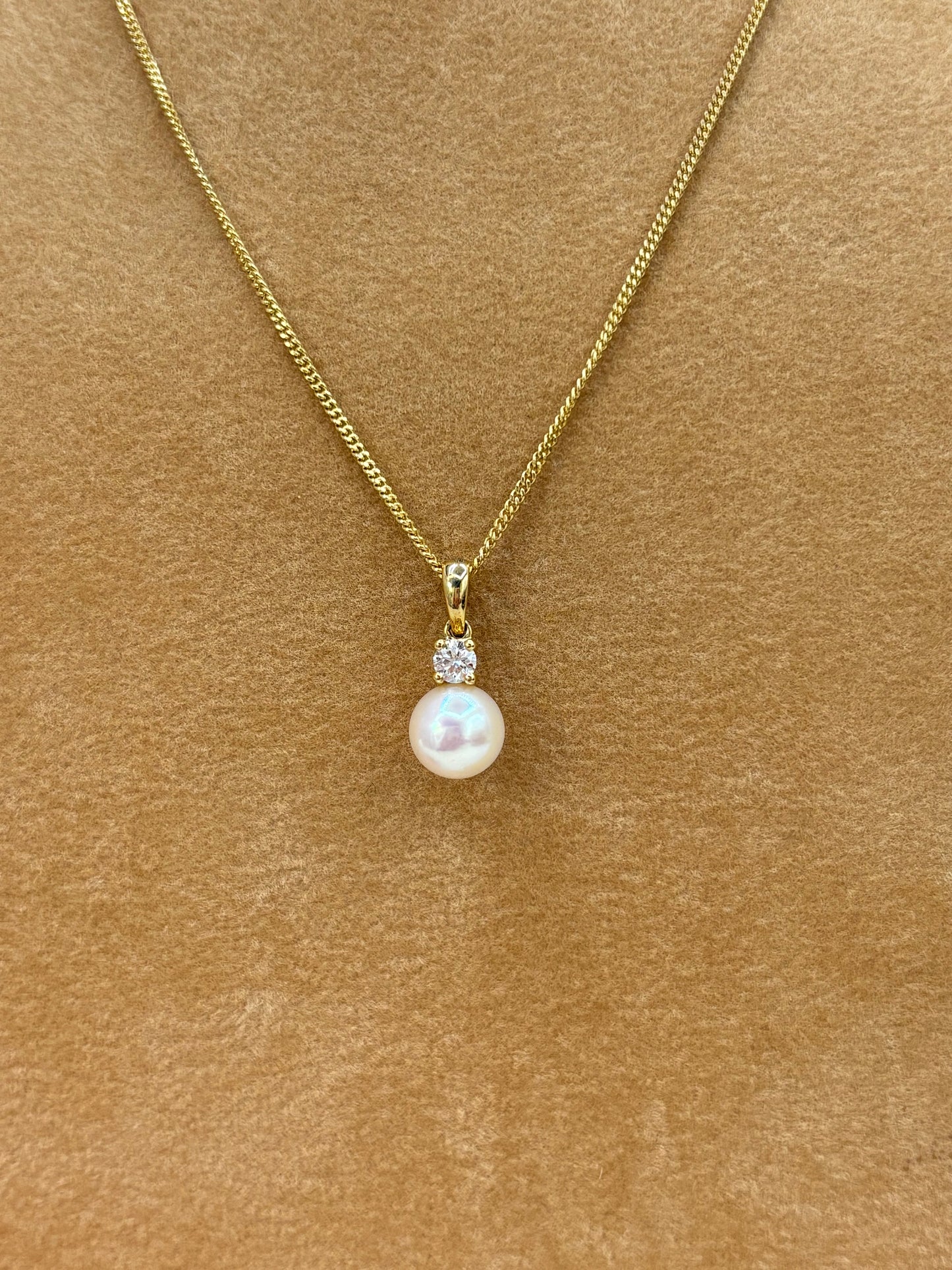 18ct Yellow Gold Pearl and Diamond Pendant