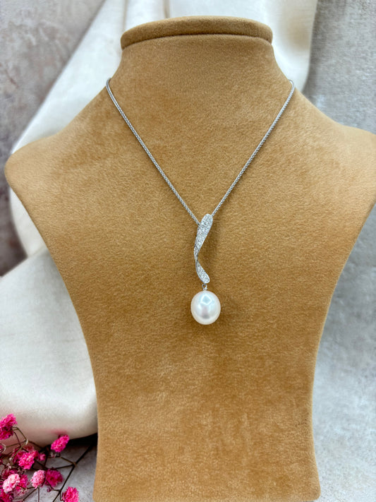 18ct White Gold Pearl and Diamond Pendant