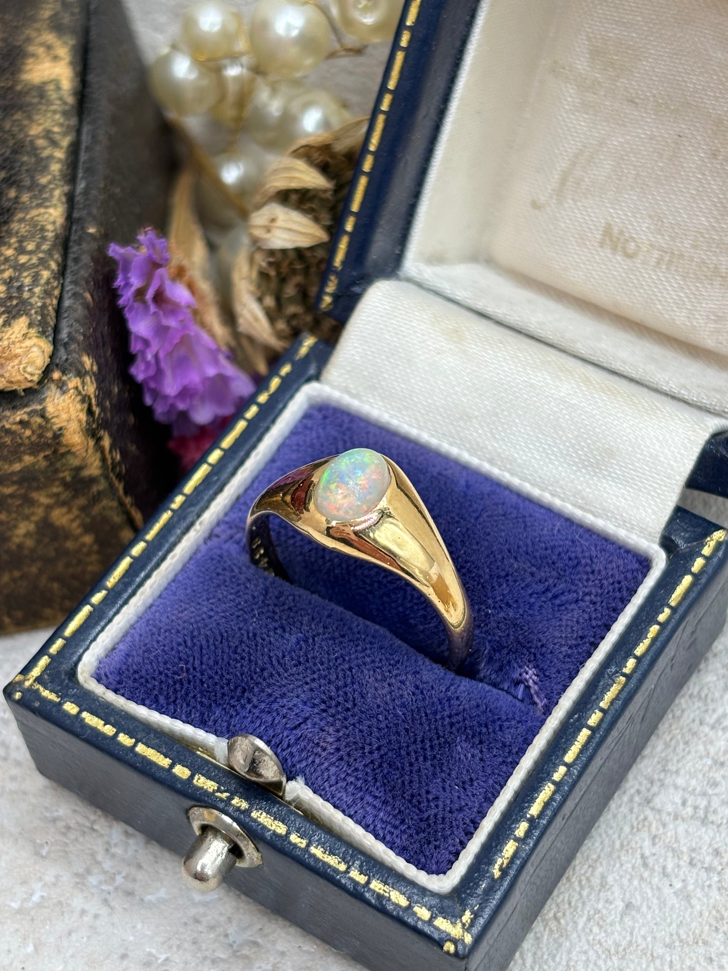 Antique 18 Carat Yellow Gold Ring Set with Opal (Circa 1930)